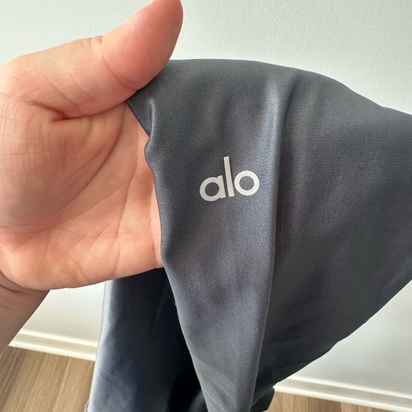 ALO Yoga High-Waist Airlift Leggings - Picture 10 of 10